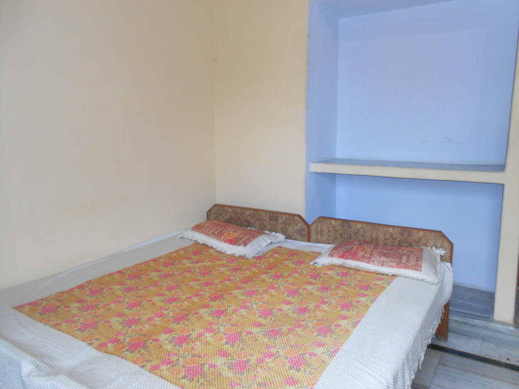 Maruti Guest House バラナシ 部屋 写真